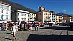 Mit der Touristenbahn durch Locarno: Marktplatz